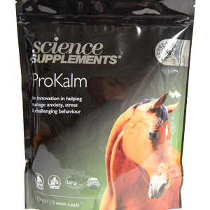 ProKalm on täydennysrehu hevosille. ProKalm soveltuu eritysesti erityisesti kilpailutilanteisiin ja kuljetuksiin.